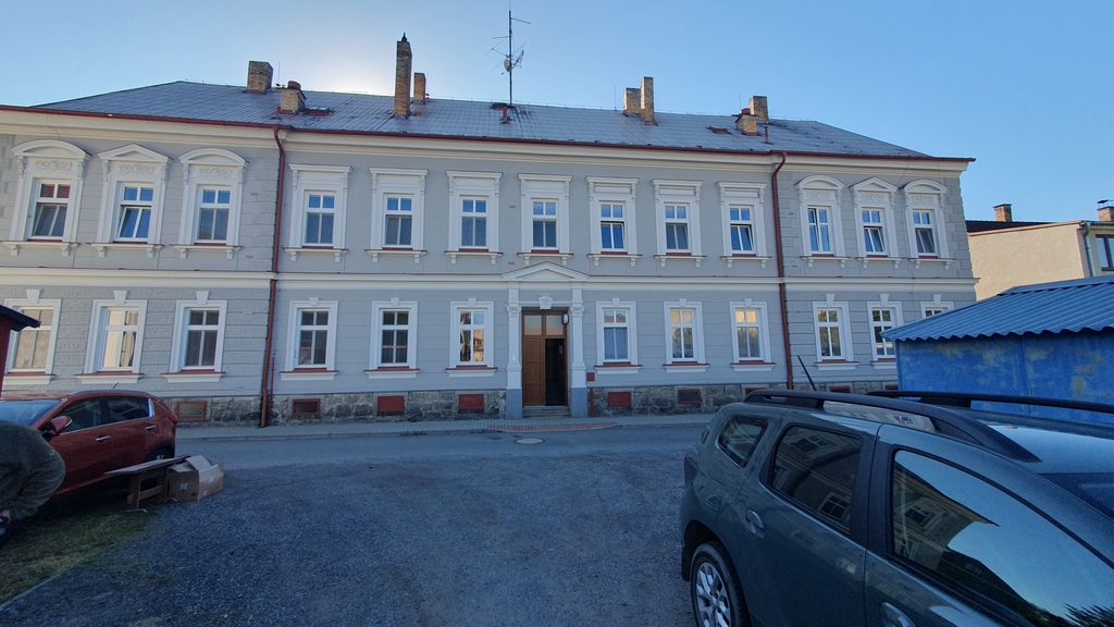 Bytový dům ze dvora – byty 2+1 a 1+1, České Velenice